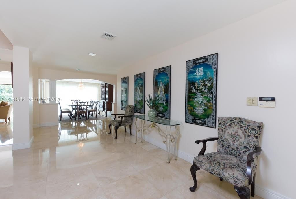 For Rent: $10,900 (4 beds, 3 baths, 2800 Square Feet)