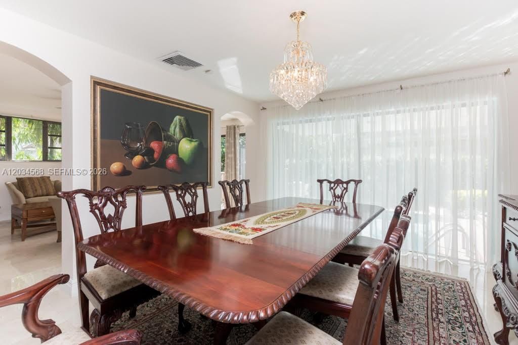 For Rent: $10,900 (4 beds, 3 baths, 2800 Square Feet)