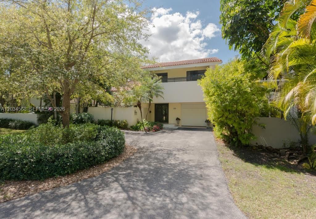 For Rent: $10,900 (4 beds, 3 baths, 2800 Square Feet)