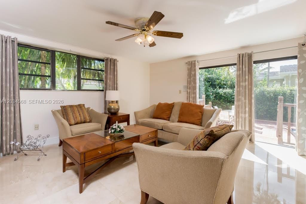 For Rent: $10,900 (4 beds, 3 baths, 2800 Square Feet)