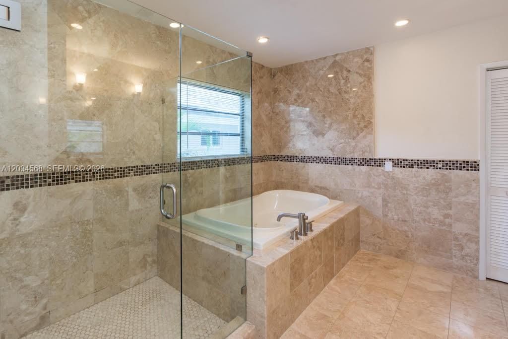 For Rent: $10,900 (4 beds, 3 baths, 2800 Square Feet)