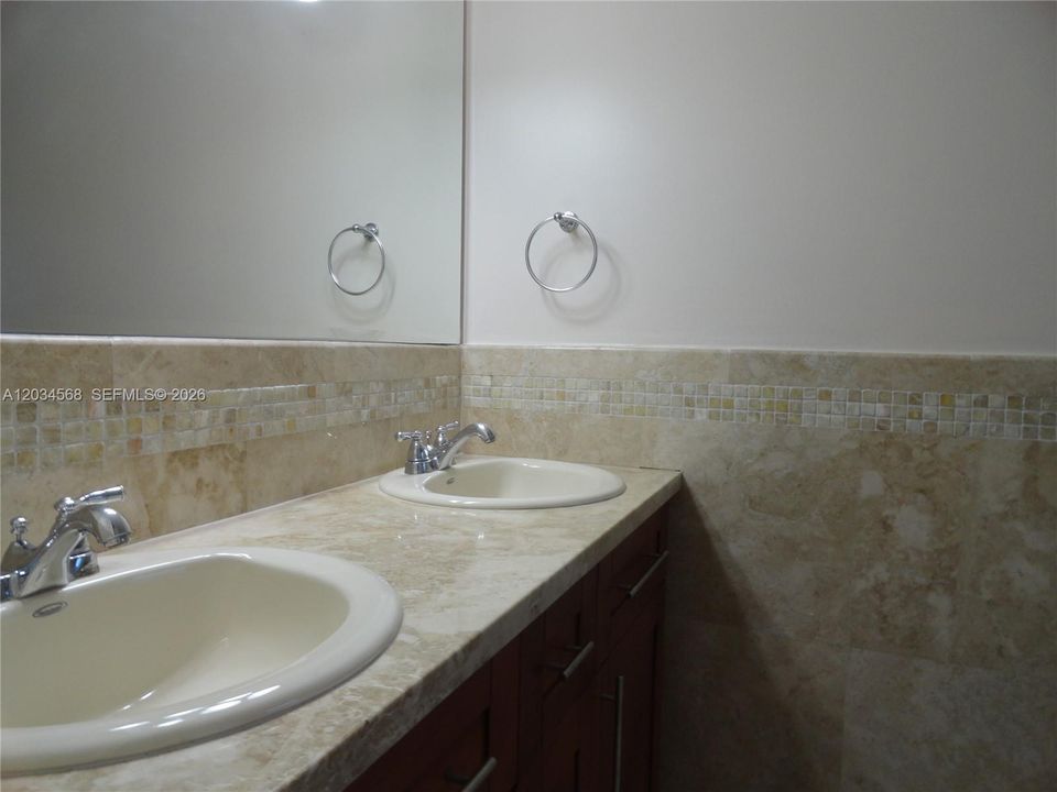 For Rent: $10,900 (4 beds, 3 baths, 2800 Square Feet)