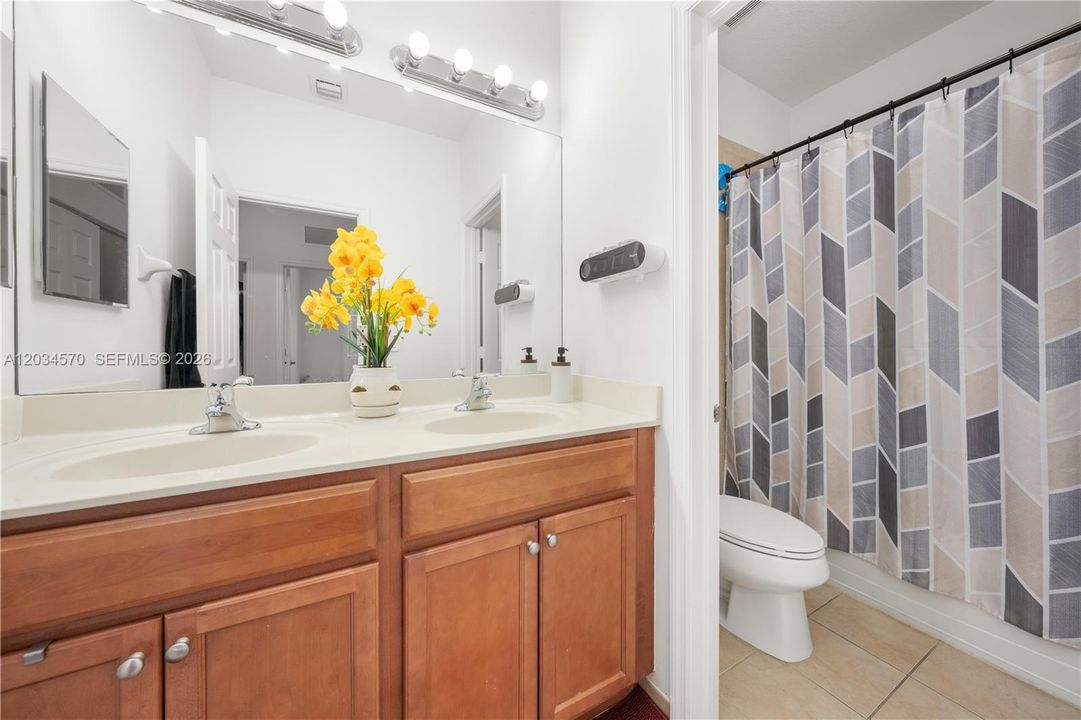 For Sale: $525,000 (4 beds, 2 baths, 1876 Square Feet)