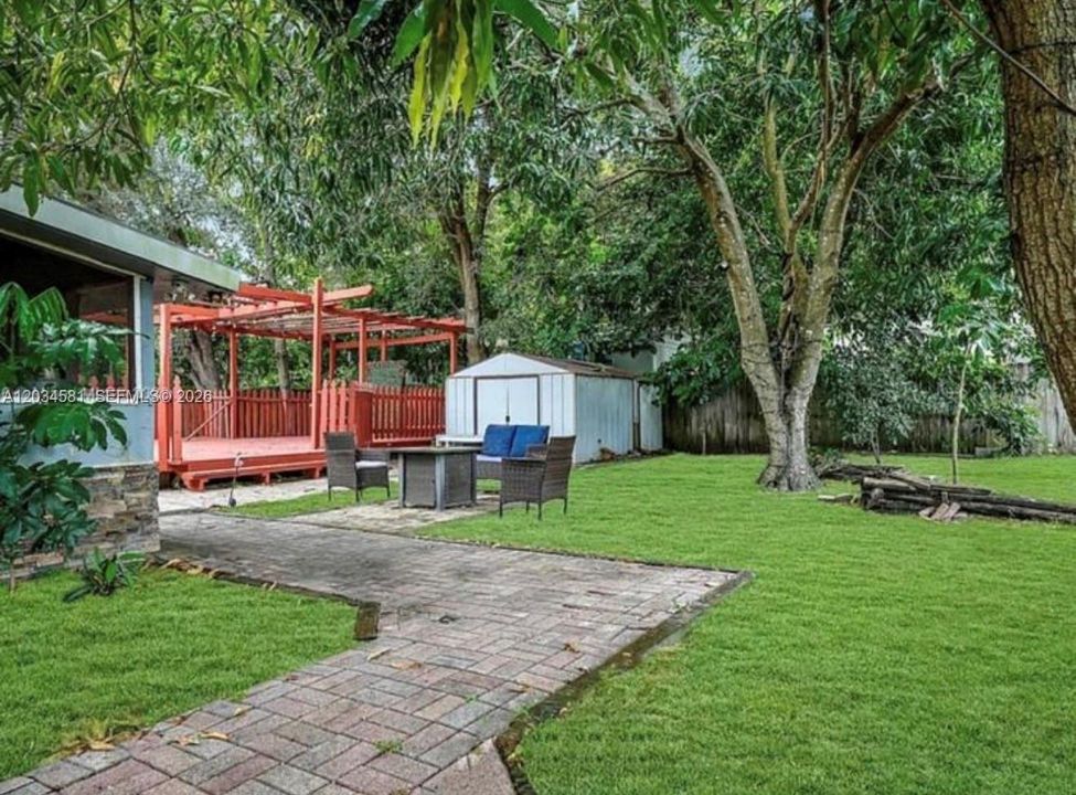 For Sale: $750,000 (3 beds, 2 baths, 1192 Square Feet)