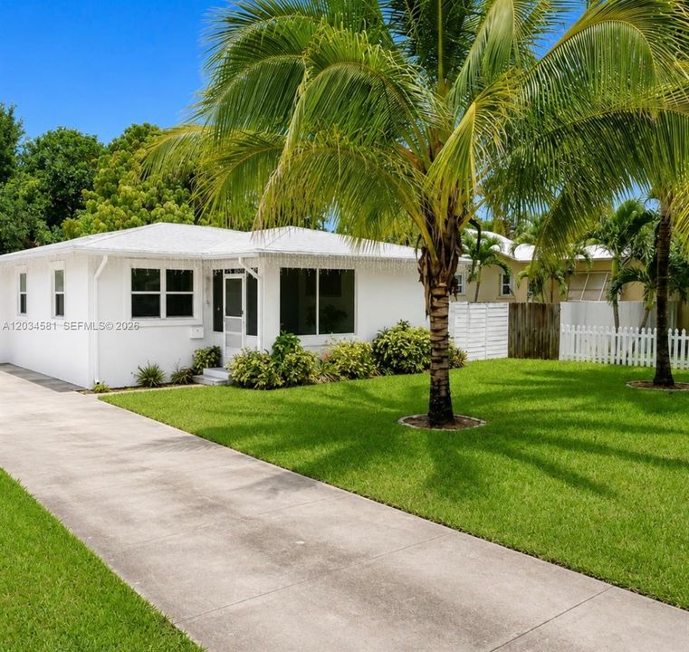 For Sale: $750,000 (3 beds, 2 baths, 1192 Square Feet)