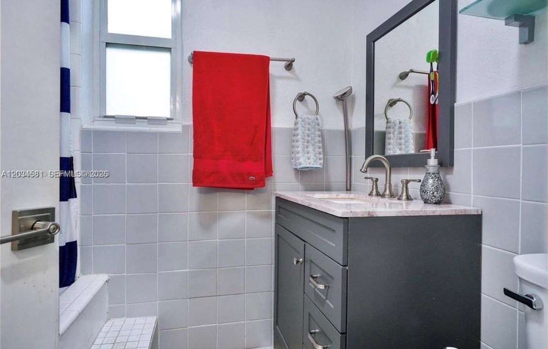 For Sale: $750,000 (3 beds, 2 baths, 1192 Square Feet)