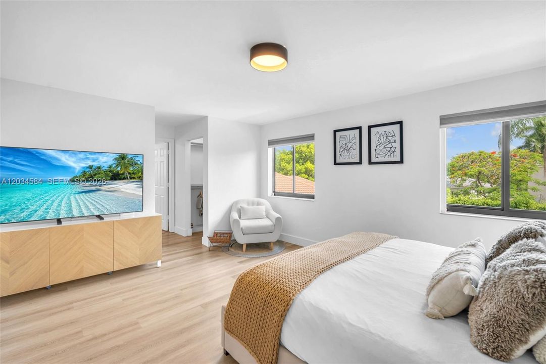 For Sale: $1,295,000 (4 beds, 2 baths, 2550 Square Feet)