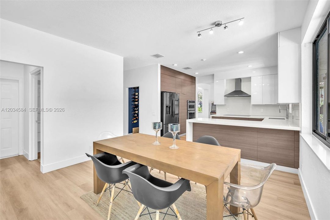 For Sale: $1,295,000 (4 beds, 2 baths, 2550 Square Feet)