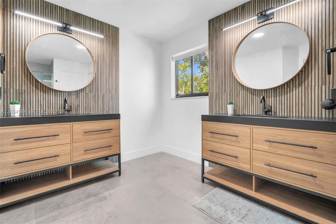 For Sale: $1,295,000 (4 beds, 2 baths, 2550 Square Feet)