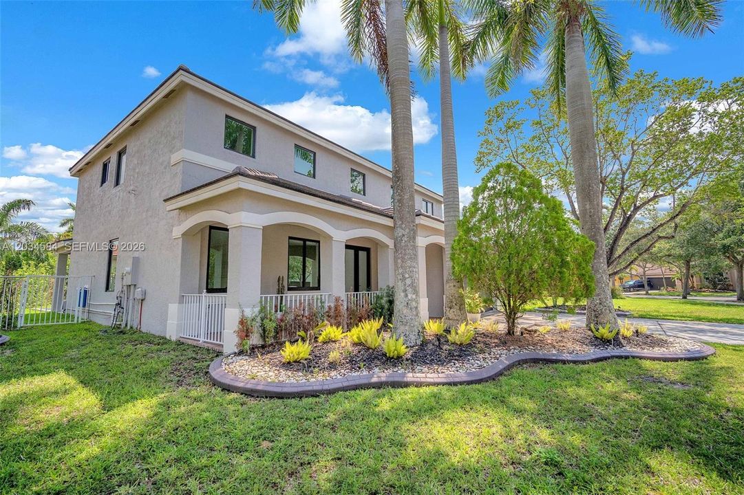 For Sale: $1,295,000 (4 beds, 2 baths, 2550 Square Feet)