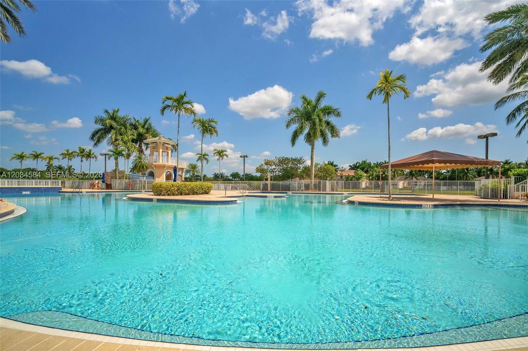 For Sale: $1,295,000 (4 beds, 2 baths, 2550 Square Feet)