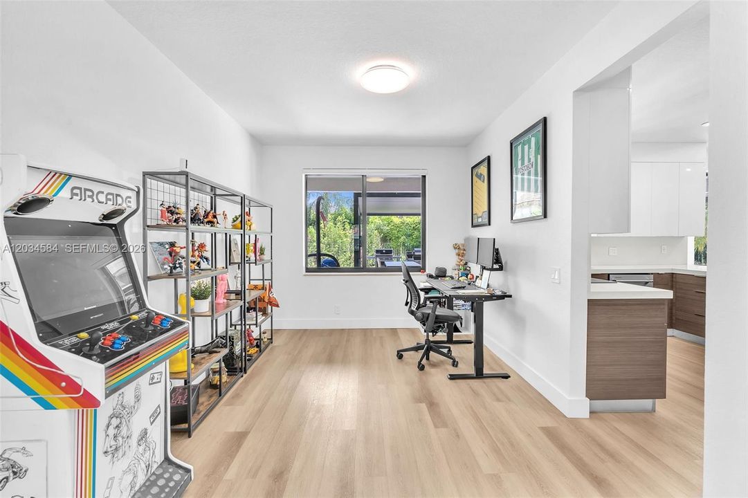 For Sale: $1,295,000 (4 beds, 2 baths, 2550 Square Feet)