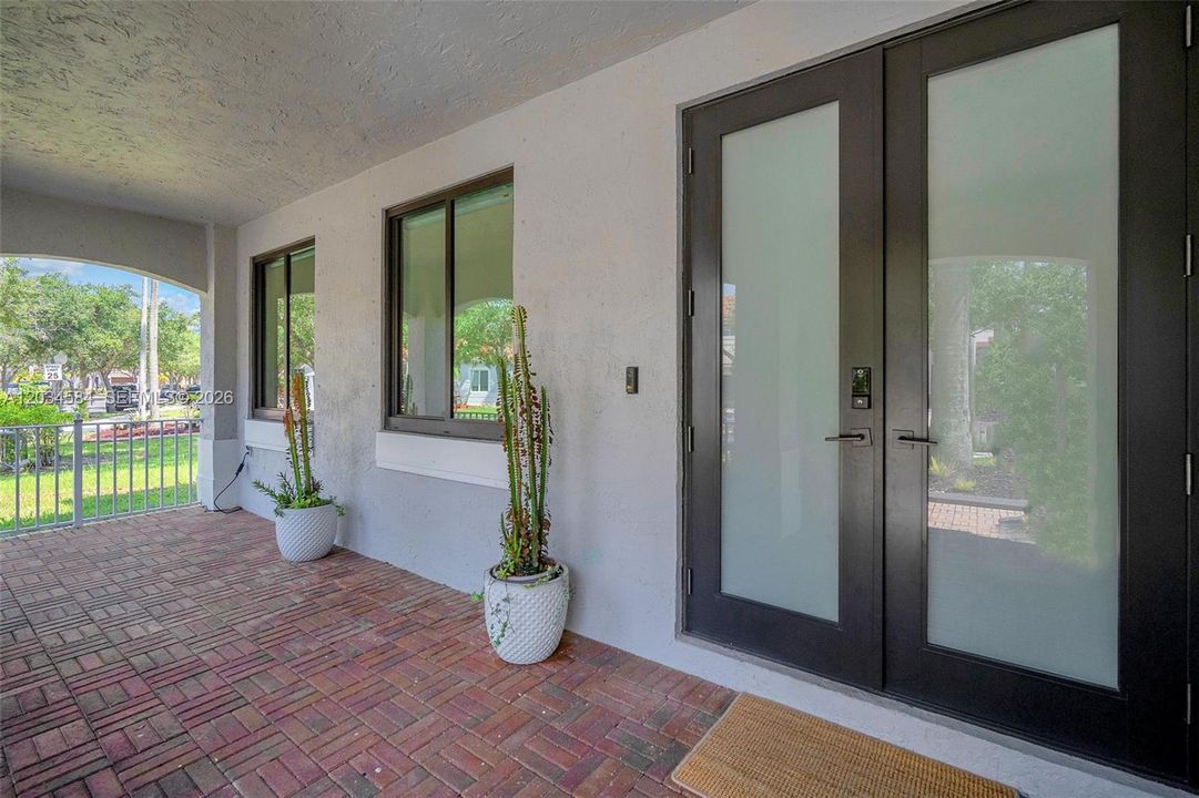 For Sale: $1,295,000 (4 beds, 2 baths, 2550 Square Feet)
