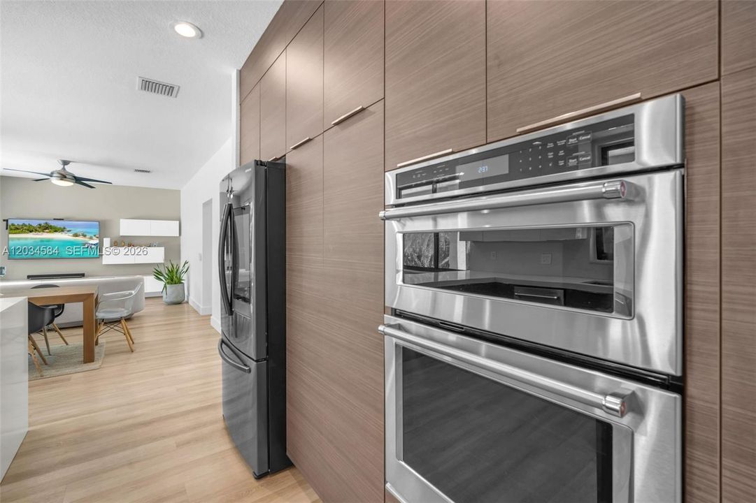 For Sale: $1,295,000 (4 beds, 2 baths, 2550 Square Feet)