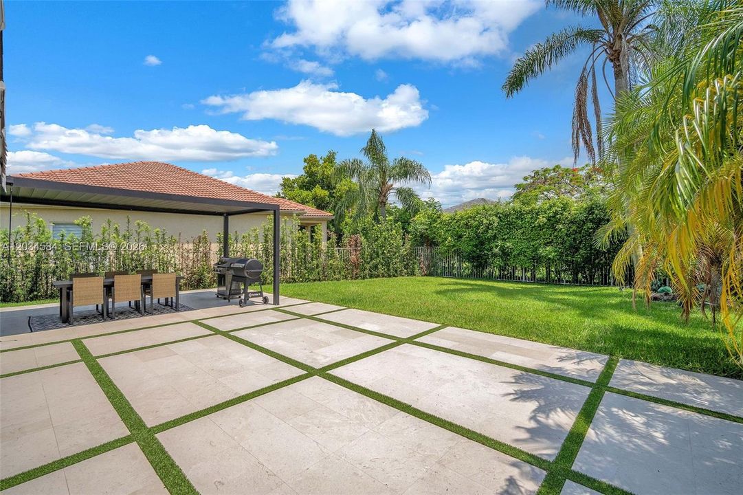 For Sale: $1,295,000 (4 beds, 2 baths, 2550 Square Feet)