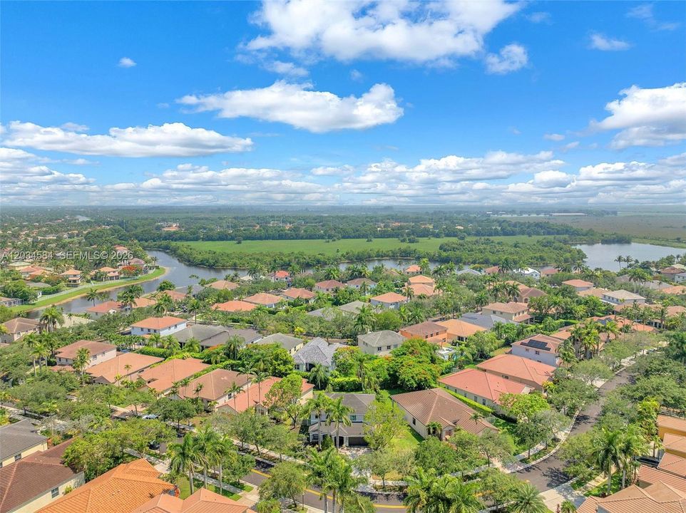 For Sale: $1,295,000 (4 beds, 2 baths, 2550 Square Feet)