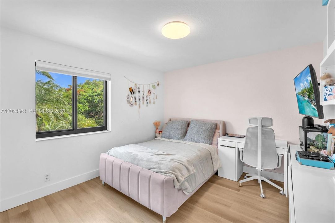 For Sale: $1,295,000 (4 beds, 2 baths, 2550 Square Feet)