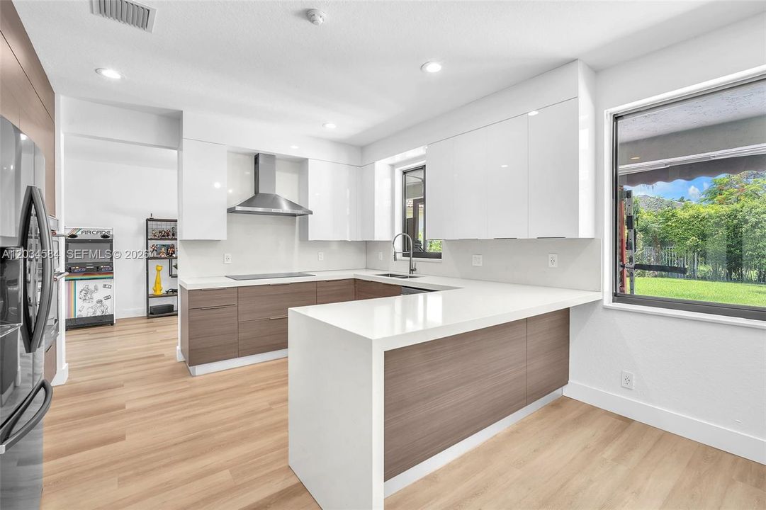 For Sale: $1,295,000 (4 beds, 2 baths, 2550 Square Feet)