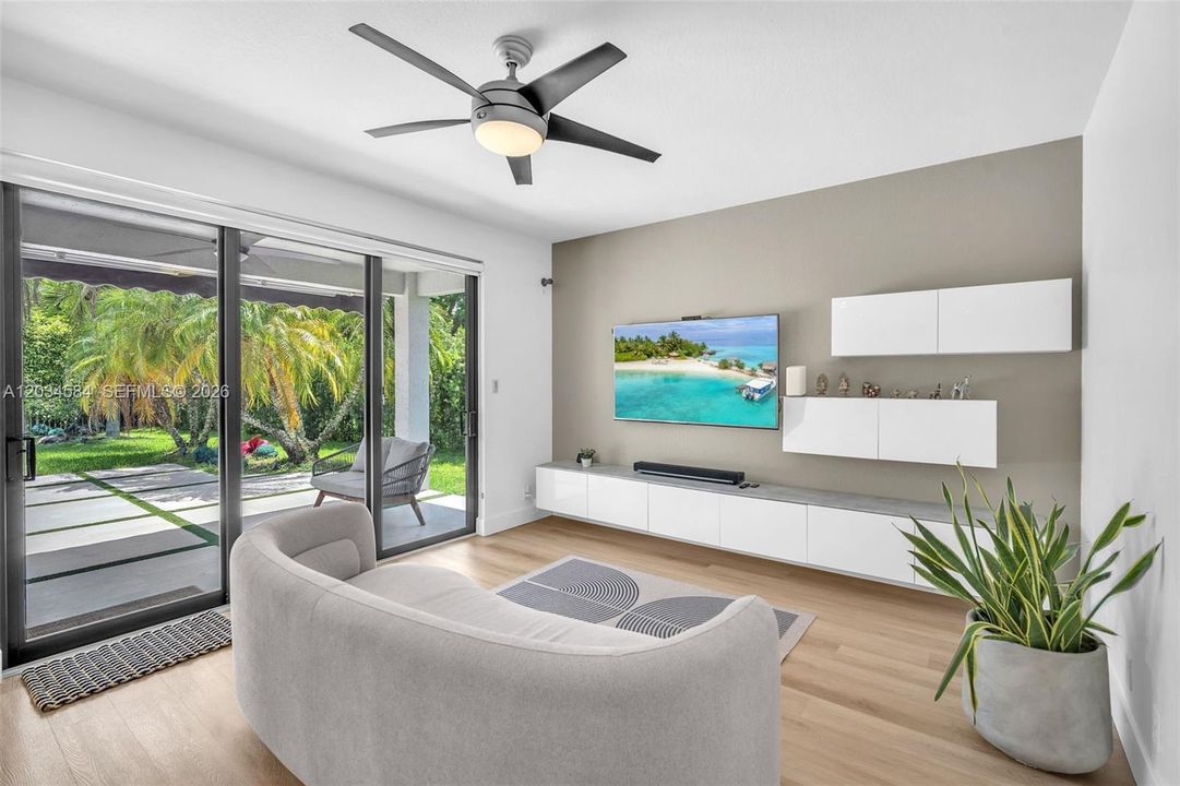 For Sale: $1,295,000 (4 beds, 2 baths, 2550 Square Feet)