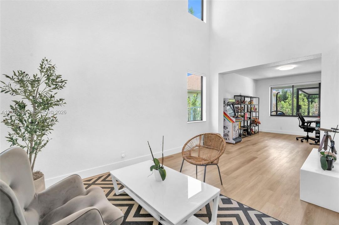 For Sale: $1,295,000 (4 beds, 2 baths, 2550 Square Feet)
