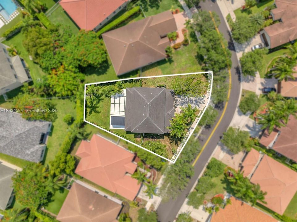For Sale: $1,295,000 (4 beds, 2 baths, 2550 Square Feet)