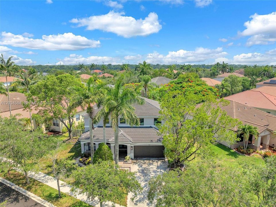 For Sale: $1,295,000 (4 beds, 2 baths, 2550 Square Feet)