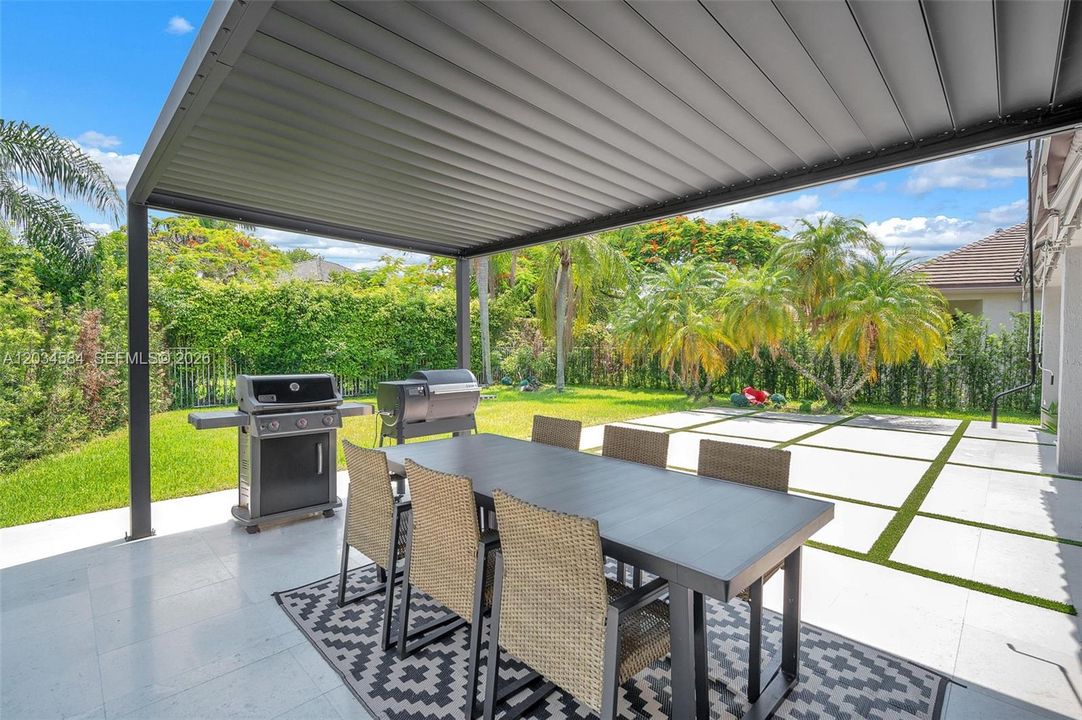 For Sale: $1,295,000 (4 beds, 2 baths, 2550 Square Feet)