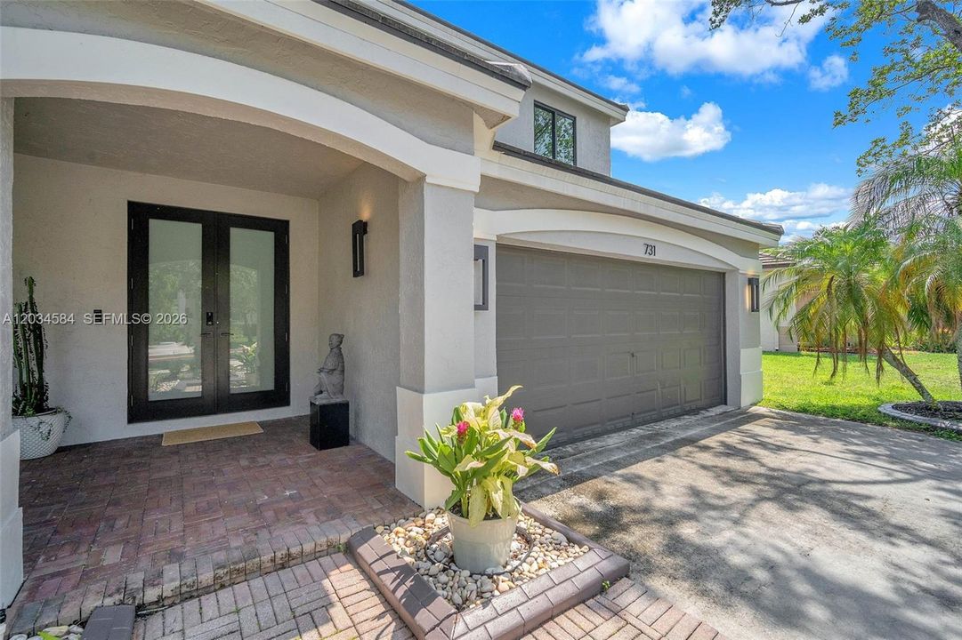 For Sale: $1,295,000 (4 beds, 2 baths, 2550 Square Feet)