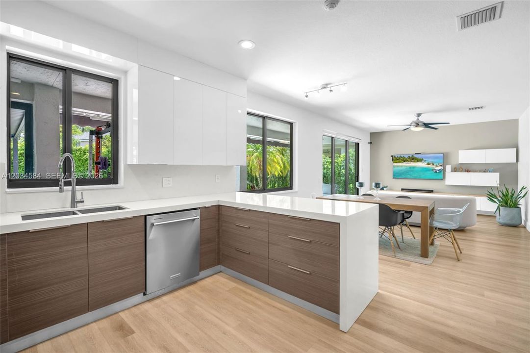 For Sale: $1,295,000 (4 beds, 2 baths, 2550 Square Feet)