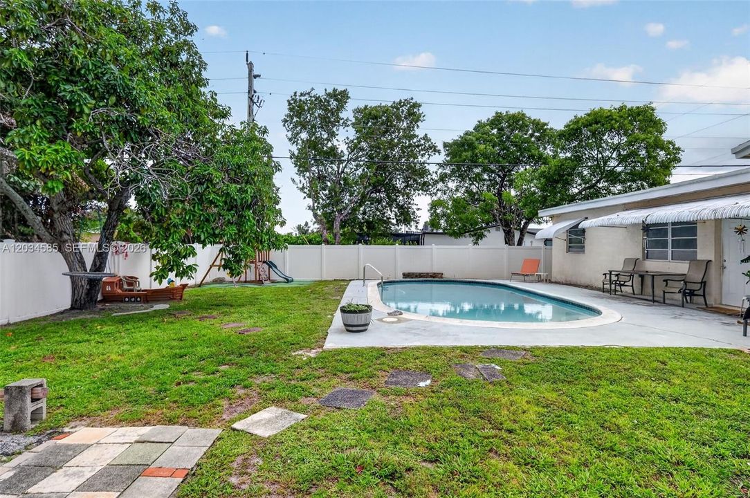 For Sale: $600,000 (4 beds, 2 baths, 1970 Square Feet)