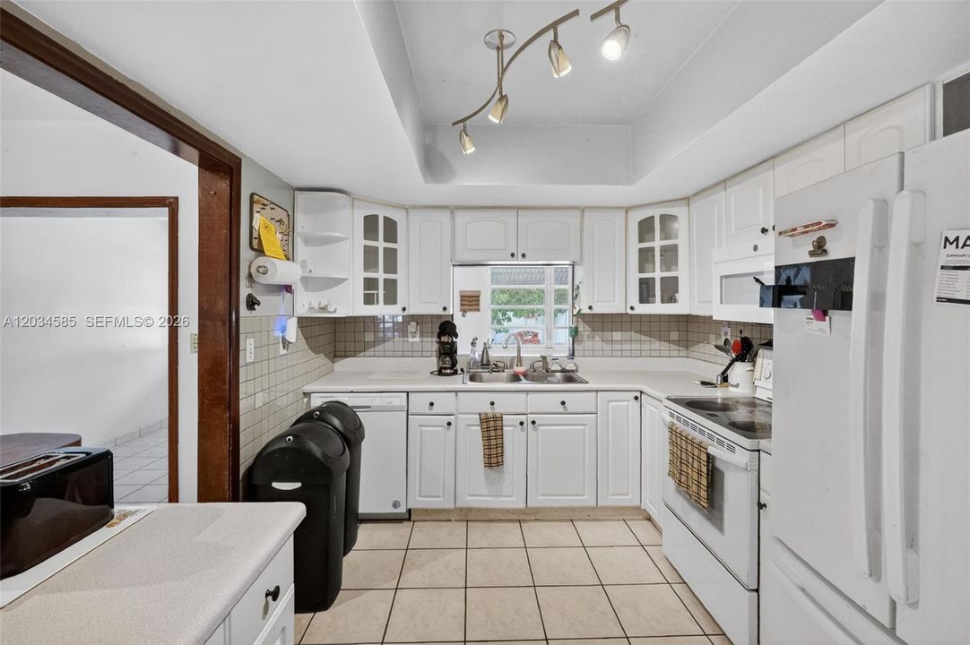 For Sale: $600,000 (4 beds, 2 baths, 1970 Square Feet)