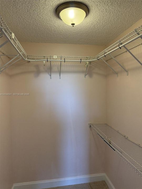 For Sale: $275,000 (2 beds, 1 baths, 1077 Square Feet)