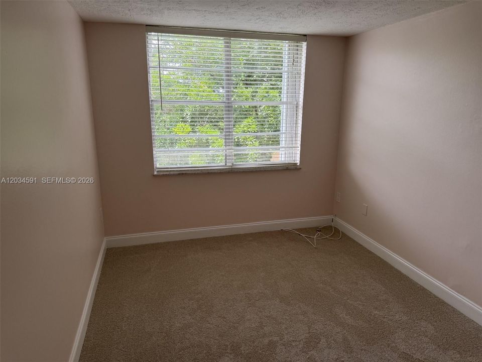 For Sale: $275,000 (2 beds, 1 baths, 1077 Square Feet)