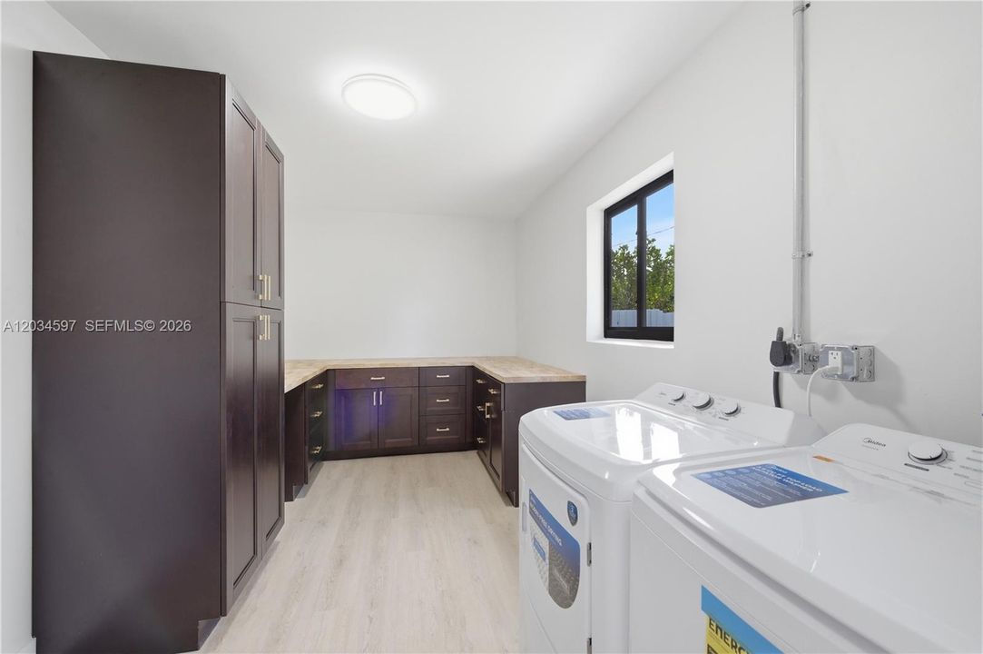For Sale: $949,900 (3 beds, 2 baths, 1448 Square Feet)