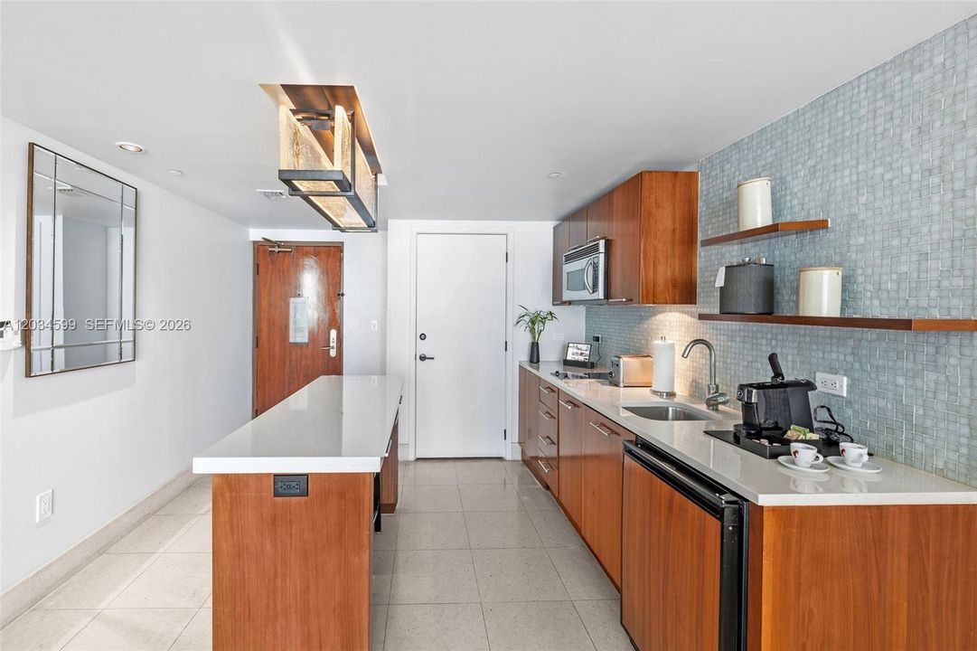 For Rent: $6,000 (1 beds, 1 baths, 662 Square Feet)