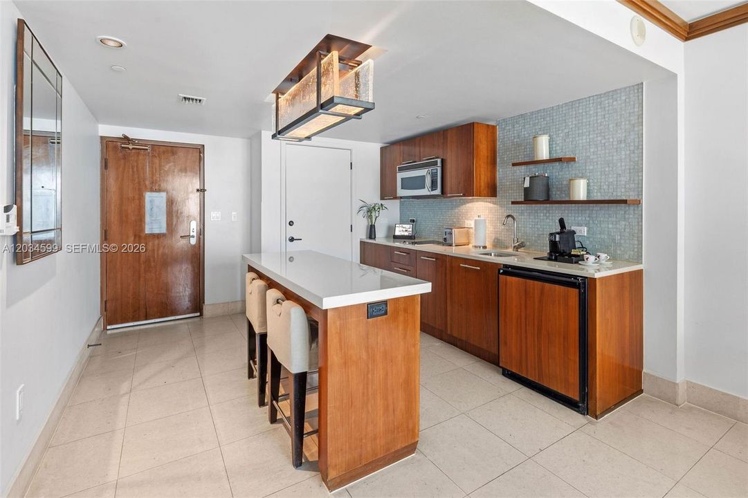 For Rent: $6,000 (1 beds, 1 baths, 662 Square Feet)