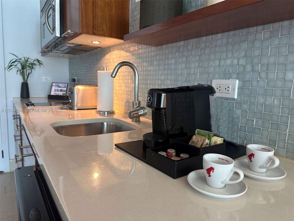 For Rent: $6,000 (1 beds, 1 baths, 662 Square Feet)