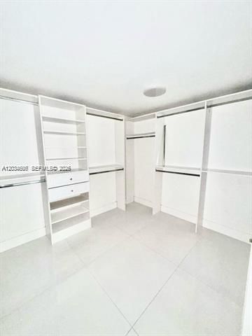 В аренду: $5,100 (2 спален, 3 ванн, 1553 Квадратных фут)