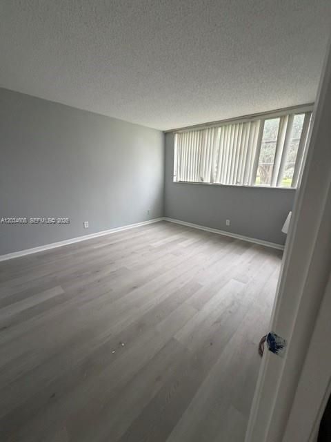 For Rent: $2,000 (1 beds, 1 baths, 900 Square Feet)