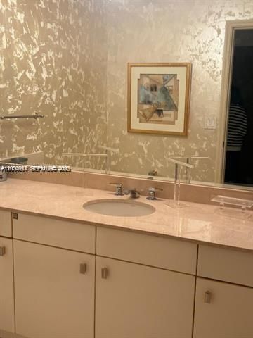 В аренду: $15,000 (2 спален, 3 ванн, 2210 Квадратных фут)