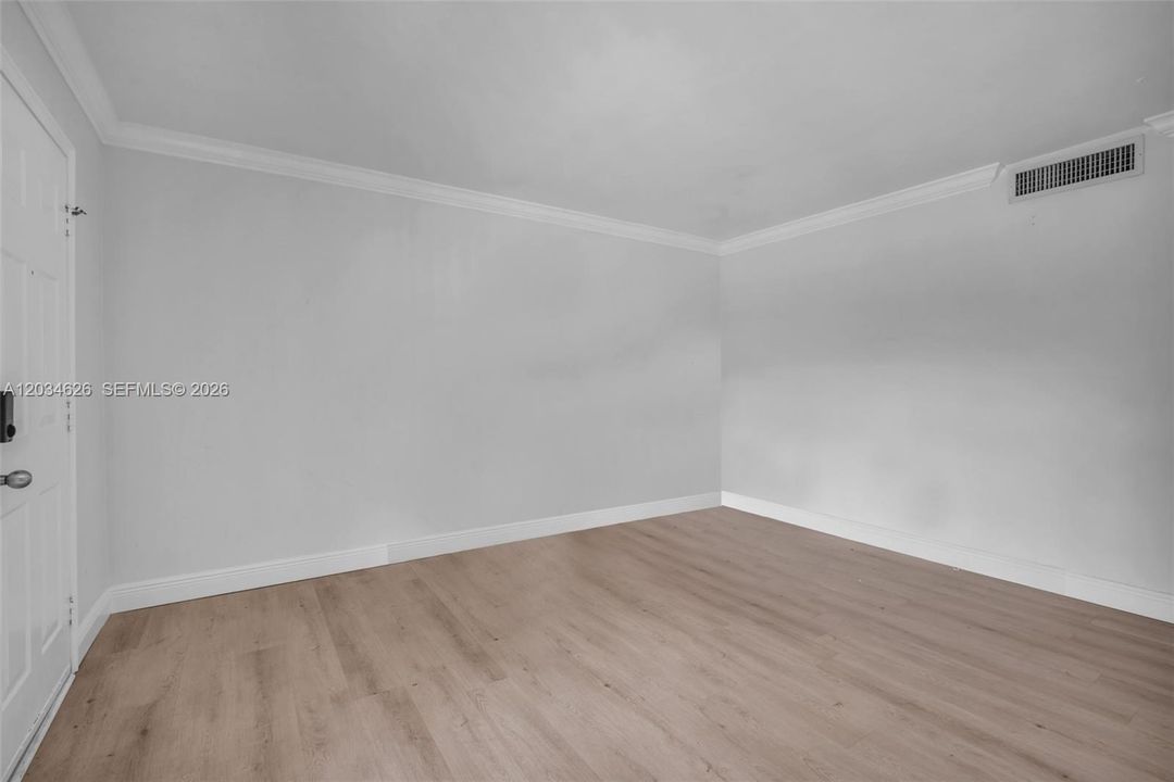 В аренду: $2,600 (2 спален, 2 ванн, 664 Квадратных фут)