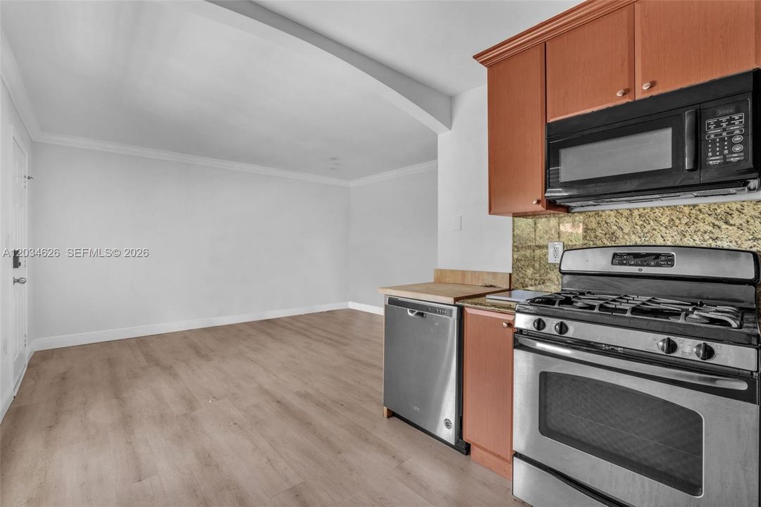 В аренду: $2,600 (2 спален, 2 ванн, 664 Квадратных фут)