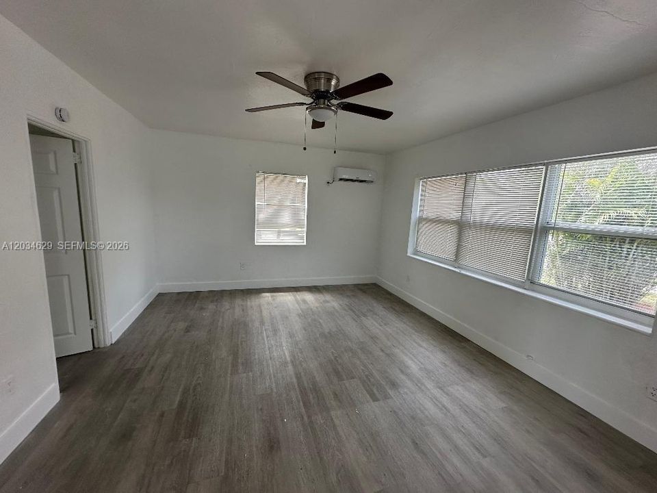 В аренду: $1,350 (0 спален, 1 ванн, 620 Квадратных фут)
