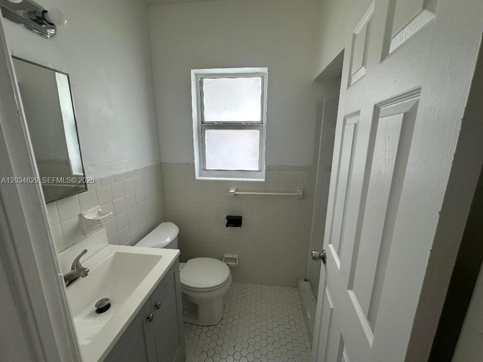 В аренду: $1,350 (0 спален, 1 ванн, 620 Квадратных фут)