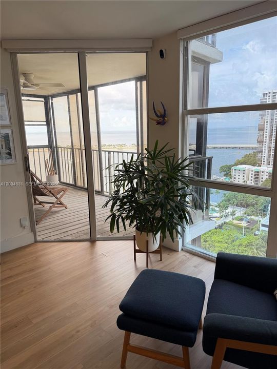 В аренду: $4,650 (2 спален, 2 ванн, 1316 Квадратных фут)