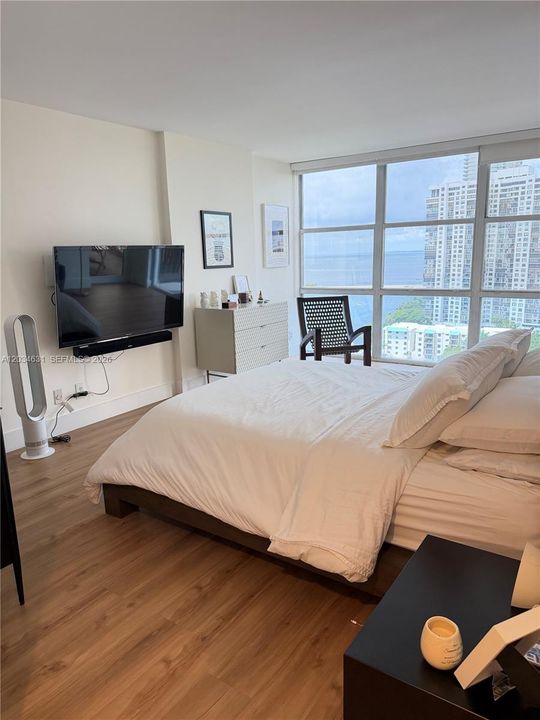 В аренду: $4,650 (2 спален, 2 ванн, 1316 Квадратных фут)