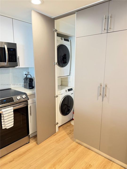 В аренду: $4,650 (2 спален, 2 ванн, 1316 Квадратных фут)
