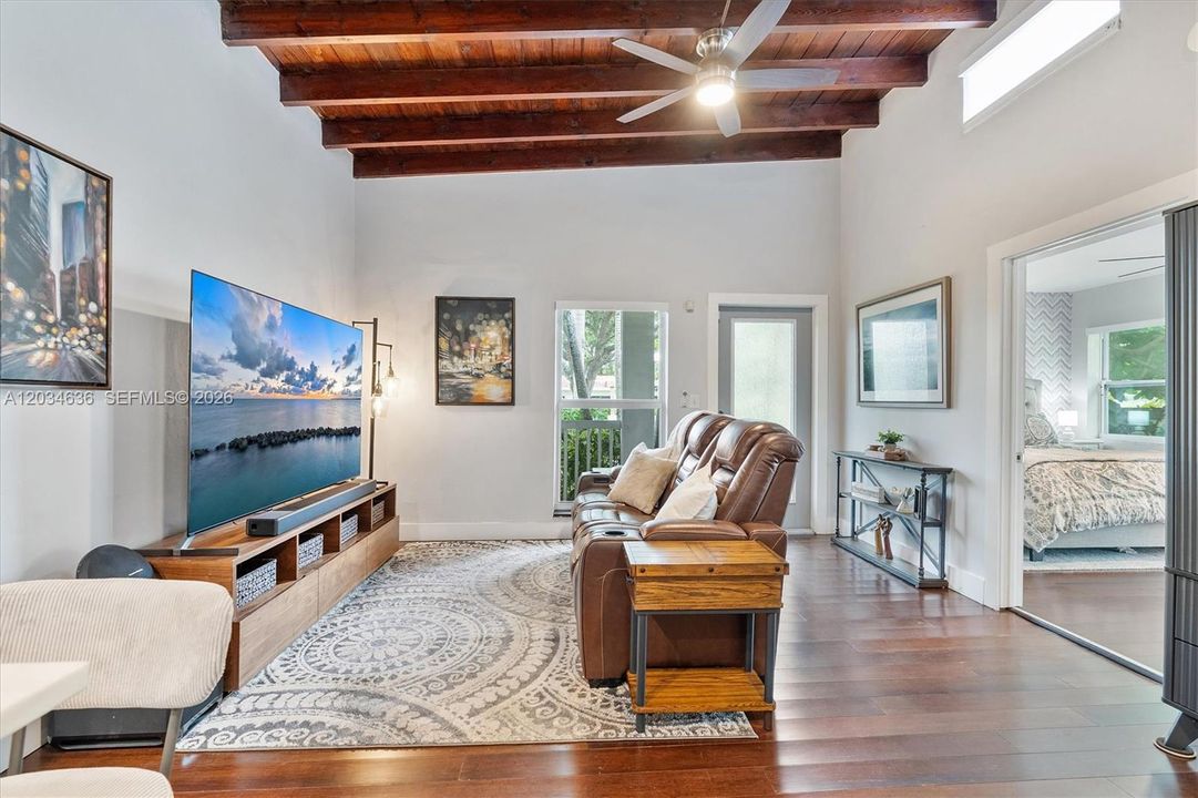 For Sale: $675,000 (3 beds, 1 baths, 1245 Square Feet)