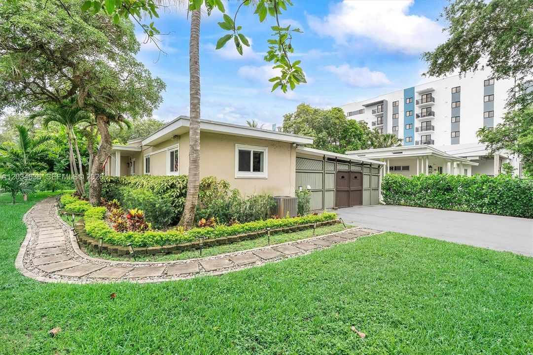 For Sale: $675,000 (3 beds, 1 baths, 1245 Square Feet)