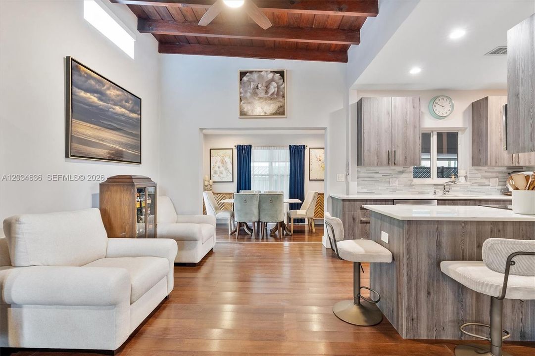 For Sale: $675,000 (3 beds, 1 baths, 1245 Square Feet)